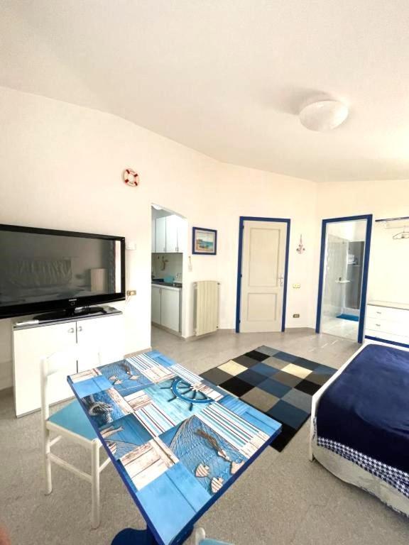 Imperia85 Lt Hotel ออลเบีย ภายนอก รูปภาพ